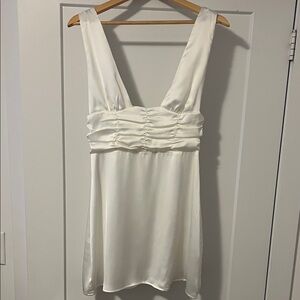 Elegant White Sleeveless Dress